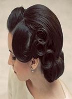 wieczorowe fryzury na wesele, albo idealne dla pieknych kobiet fryzury wesele numer zdjęcia z fryzurą to 51